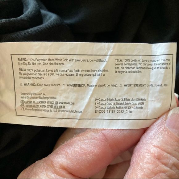 Vampire cape costume - Picture 6 of 6